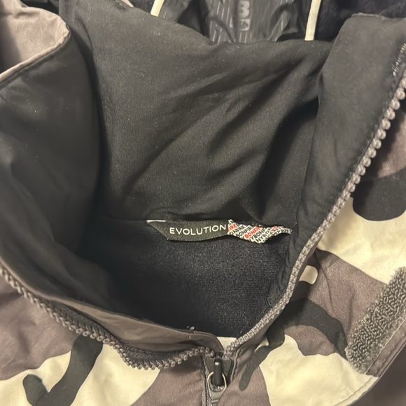 Excellent condition Bonfire snowboard/ski jacket size L - Picture 2 of 8